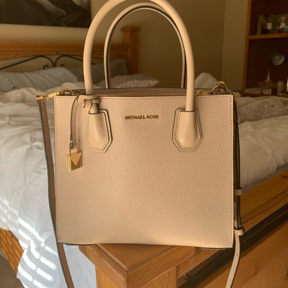 Michael Kors small handbag. Nude/pink color